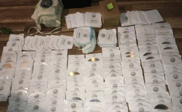 Policja złapała handlarza płytami DVD z nielegalnym softem 300 DVD
