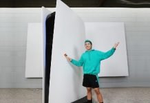 PlayStation 5: youtuber tworzy największą konsolę na świecie PlayStation 5 ZHC