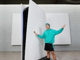 PlayStation 5: youtuber tworzy największą konsolę na świecie PlayStation 5 ZHC