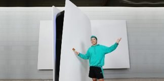 PlayStation 5: youtuber tworzy największą konsolę na świecie PlayStation 5 ZHC