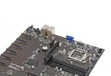 Płyta główna z 32 slotami na HDD/SSD właśnie pojawiła się na rynku, jest idealna do wydobywania Chia Coin