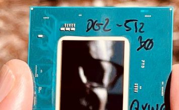 Raja Koduri pokazuje układ graficzny Intel Xe-HPG 512 EU