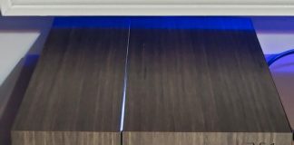 PlayStation 4: jeden z graczy pochwalił się drewnianą konsolą PS4 z drewna