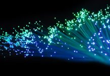 Facebook planuje położyć światłowód pomiędzy USA i Europą Światłowód Facebook