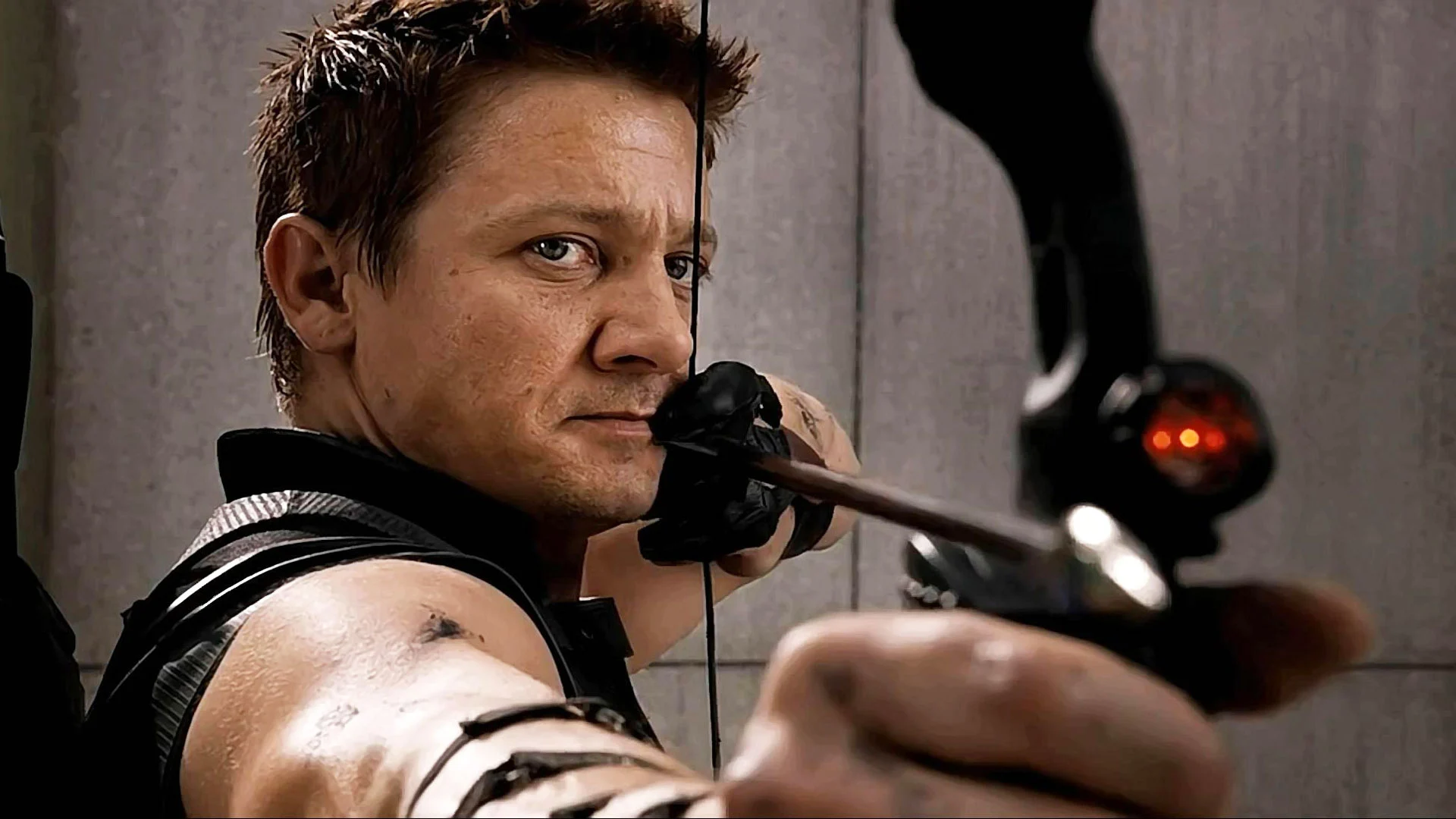 Jeremy Renner znany z roli Hawkeye’a miał poważny wypadek