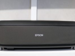 Epson EH-LS650B projektor, który zamieni twój salon w kino 4K