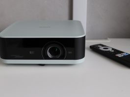 Recenzja projektora Epson EF-61G – domowe kino z mobilnym zacięciem