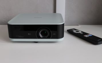 Recenzja projektora Epson EF-61G – domowe kino z mobilnym zacięciem