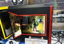 Co można zrobić z wolnym panelem LCD i obudową – komputer przyszłości…