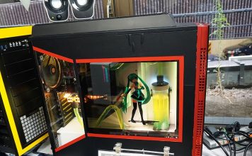 Co można zrobić z wolnym panelem LCD i obudową – komputer przyszłości…