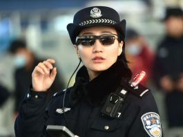 Niedługo możemy żyć w świecie podobnym do tego z Watch Dogs lub Deus Ex. Policja w Chinach używa okularów do identyfikowania twarzy