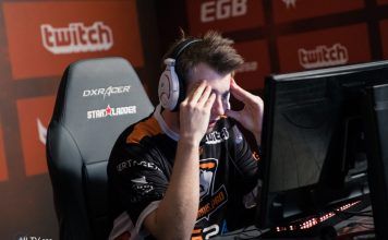 Virtus.pro drugą drużyną CS:GO V4 Future Sports Festival. mousesports w ostatniej chwili wydzierają Polakom wygraną