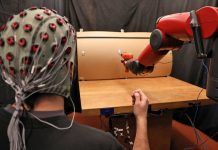 Robot kontrolowany za pomocą fal mózgowych